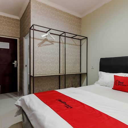 Reddoorz Plus Near Lippo Cikarang Mall Bekasi Exterior foto