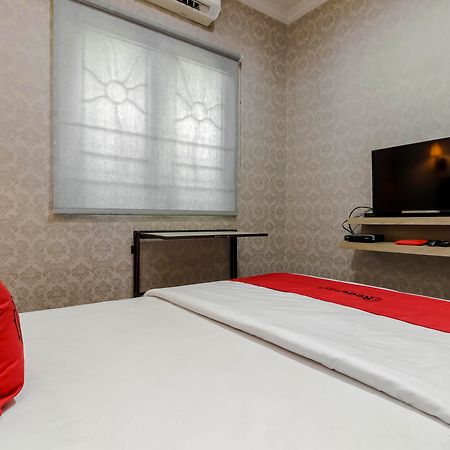 Reddoorz Plus Near Lippo Cikarang Mall Bekasi Exterior foto