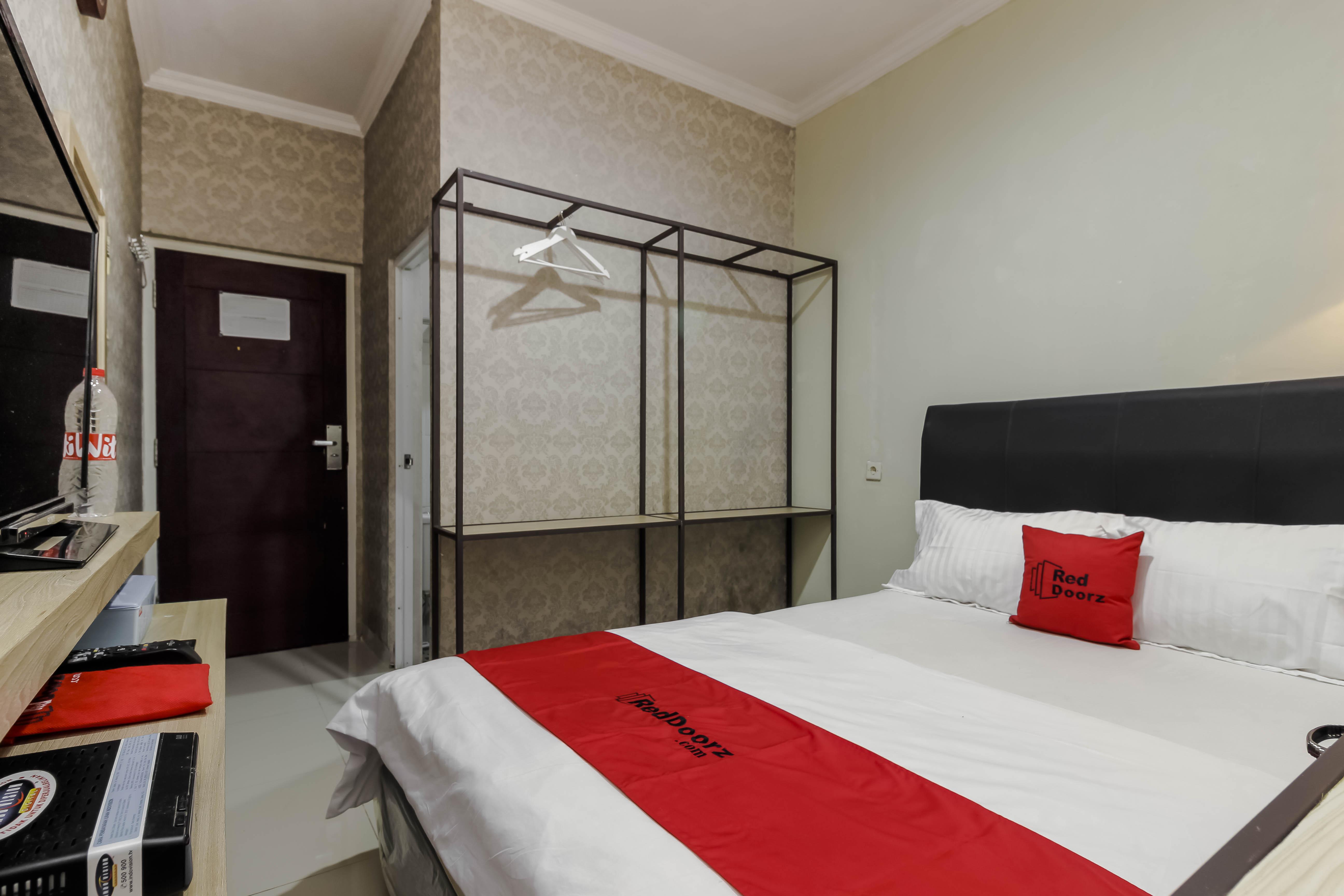 Reddoorz Plus Near Lippo Cikarang Mall Bekasi Exterior foto