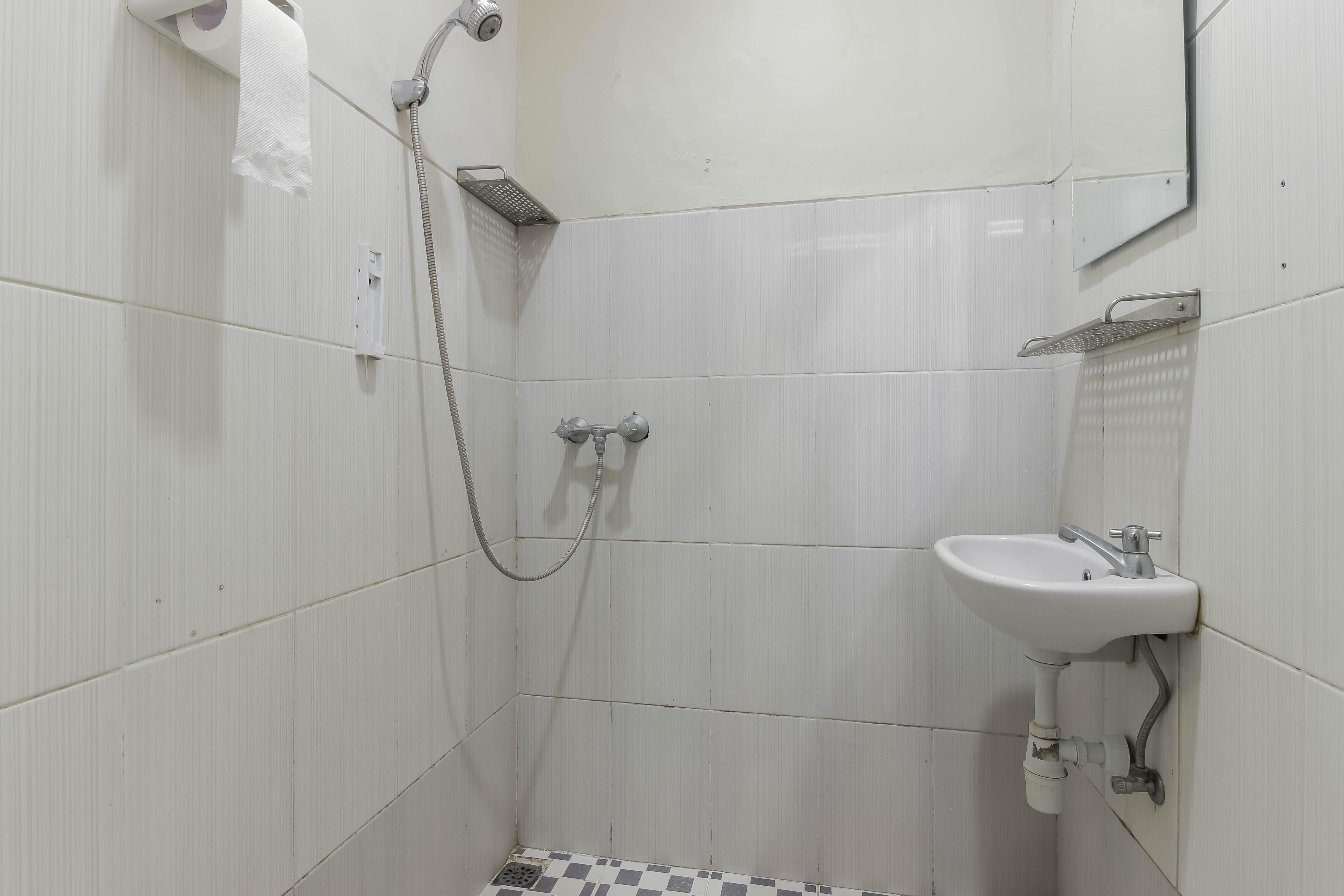 Reddoorz Plus Near Lippo Cikarang Mall Bekasi Exterior foto