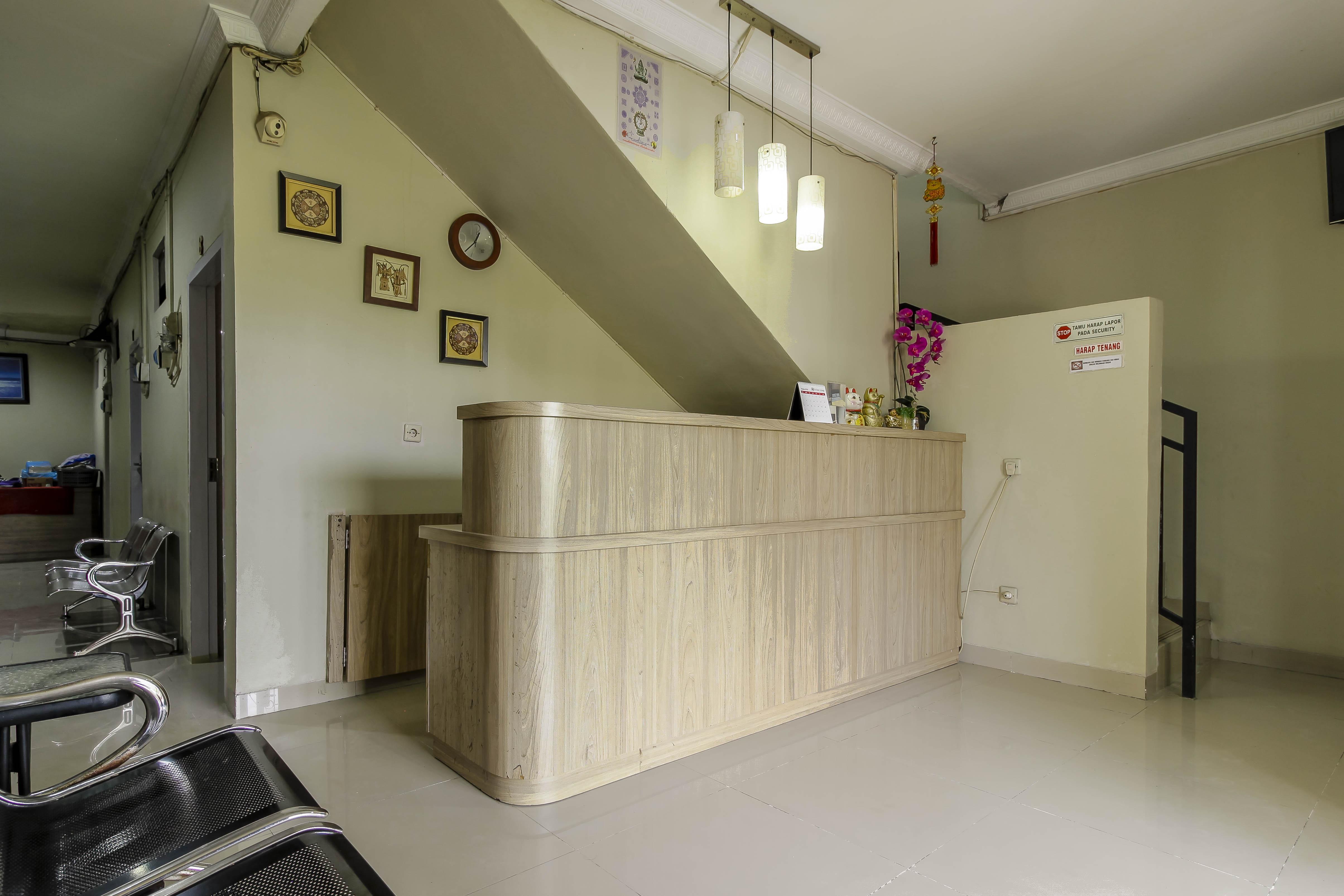 Reddoorz Plus Near Lippo Cikarang Mall Bekasi Exterior foto